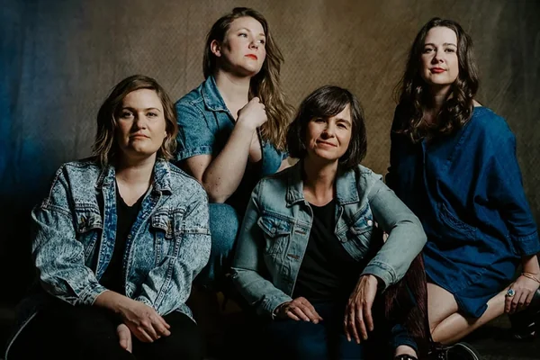 Della Mae